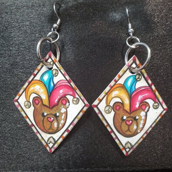 Unique weirdcore jester clown teddy bear diamond-shaped silver earrings - Picture 5 of 14